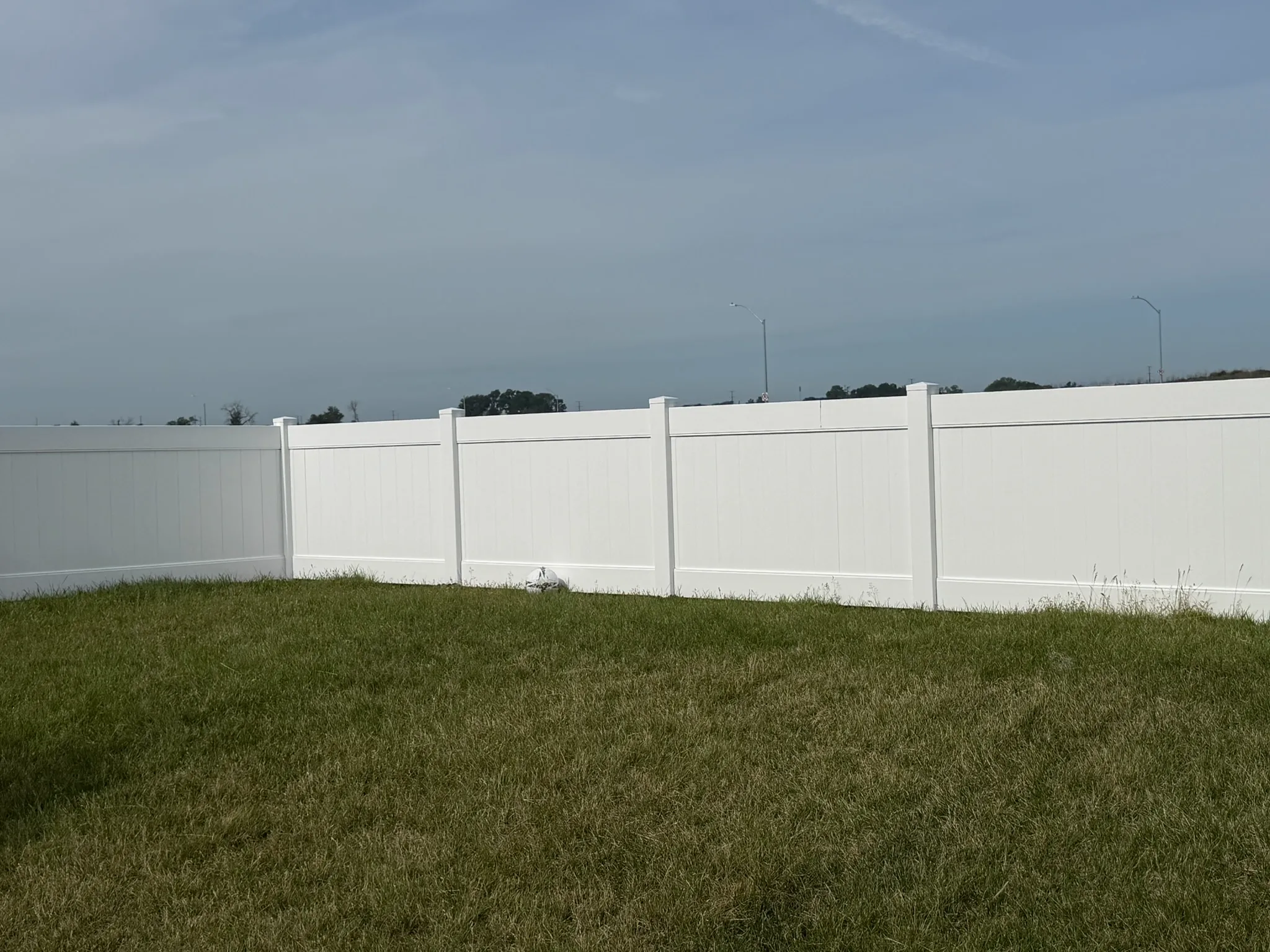 vinyl privacy fence installed by top rail fence