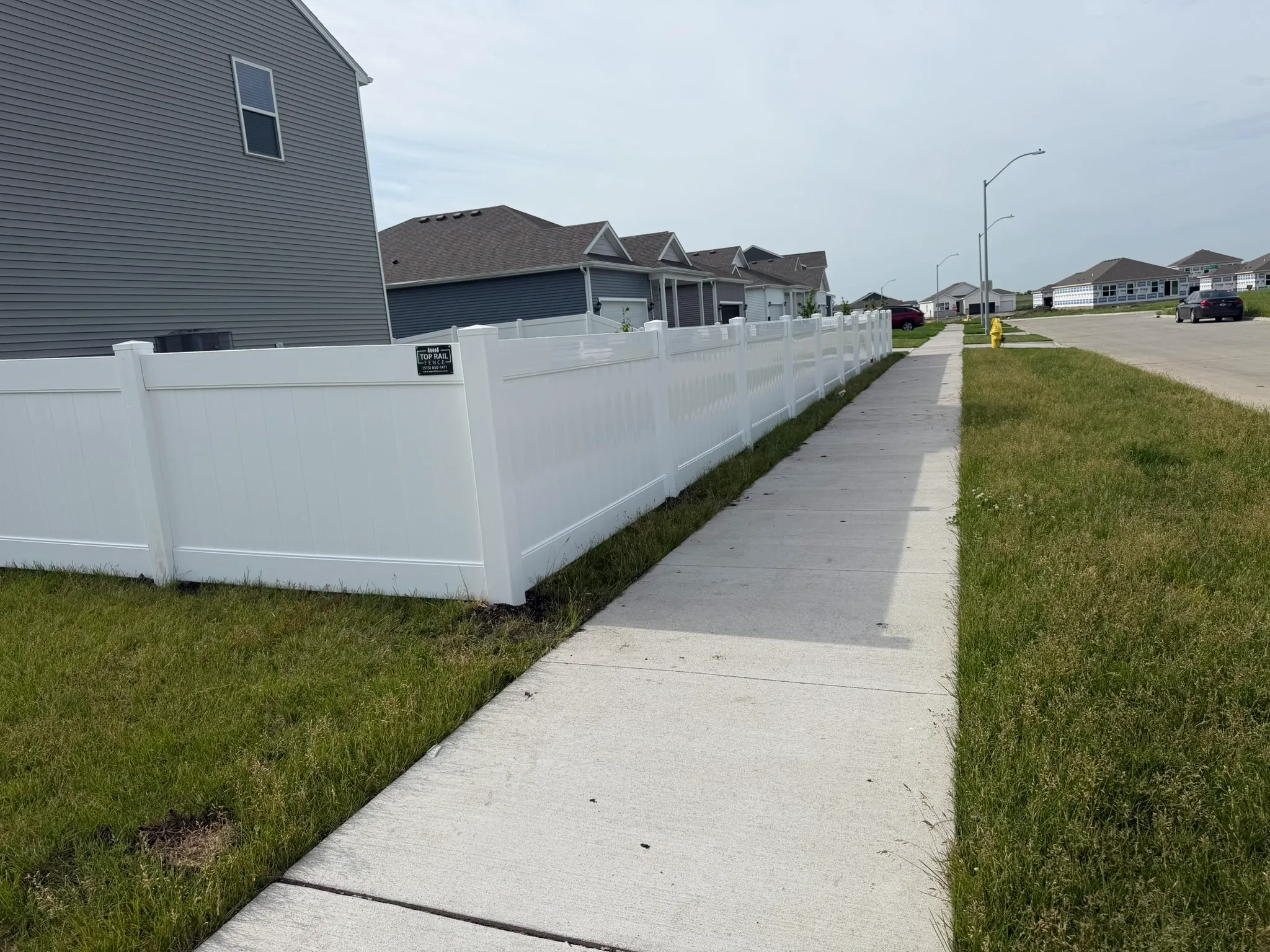 vinyl privacy fence installed by top rail fence