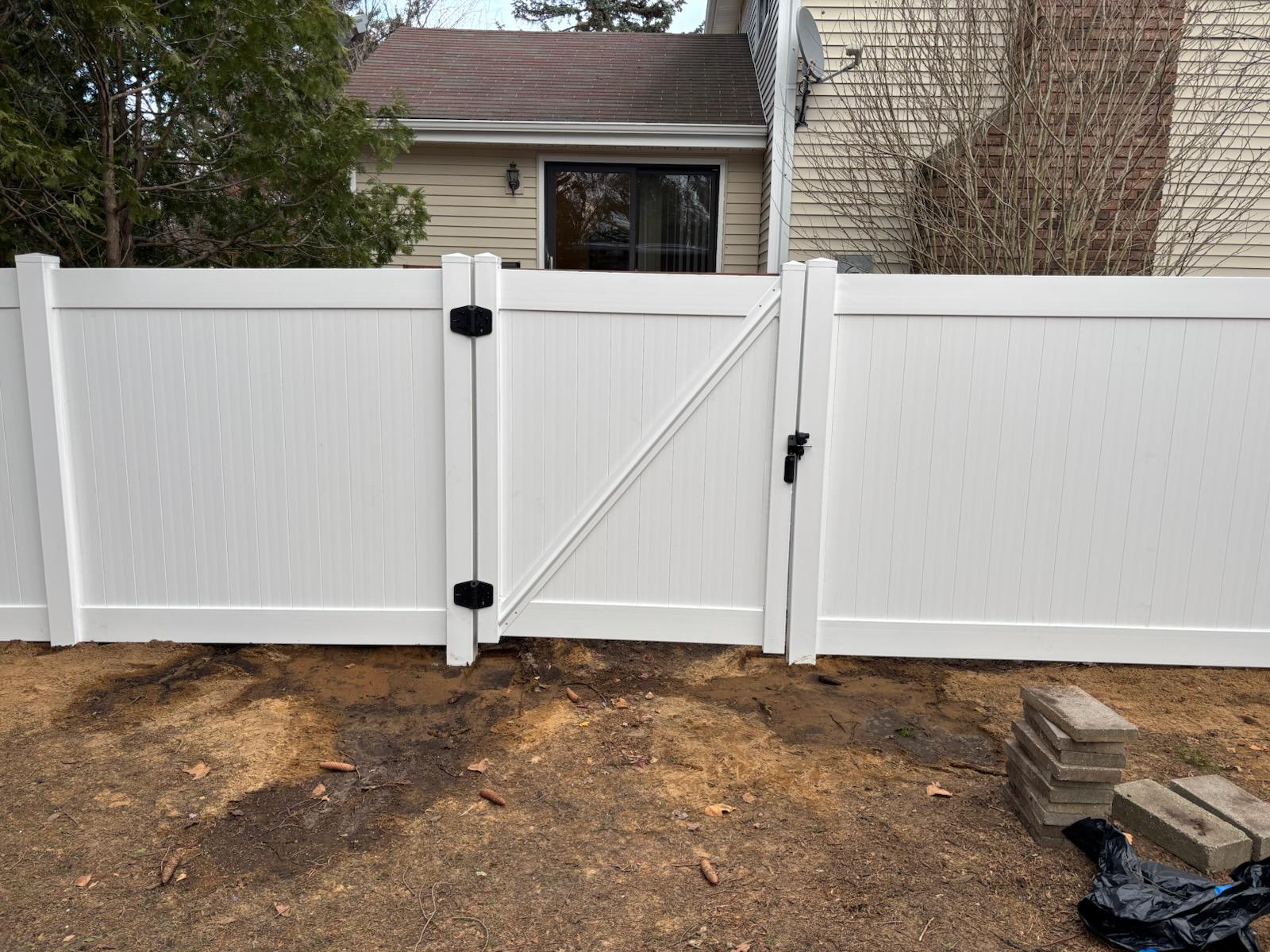 vinyl privacy fence installed by top rail fence