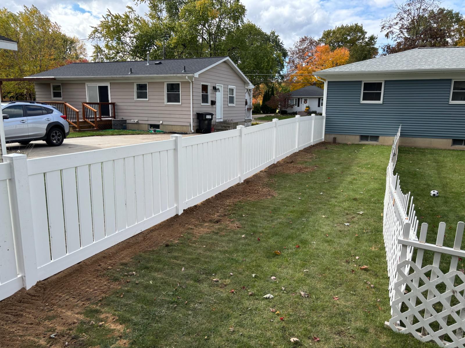 vinyl closed picket fence installed by top rail fence