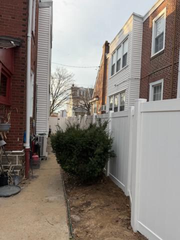 vinyl privacy fence installed by top rail fence