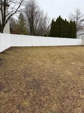vinyl privacy fence installed by top rail fence