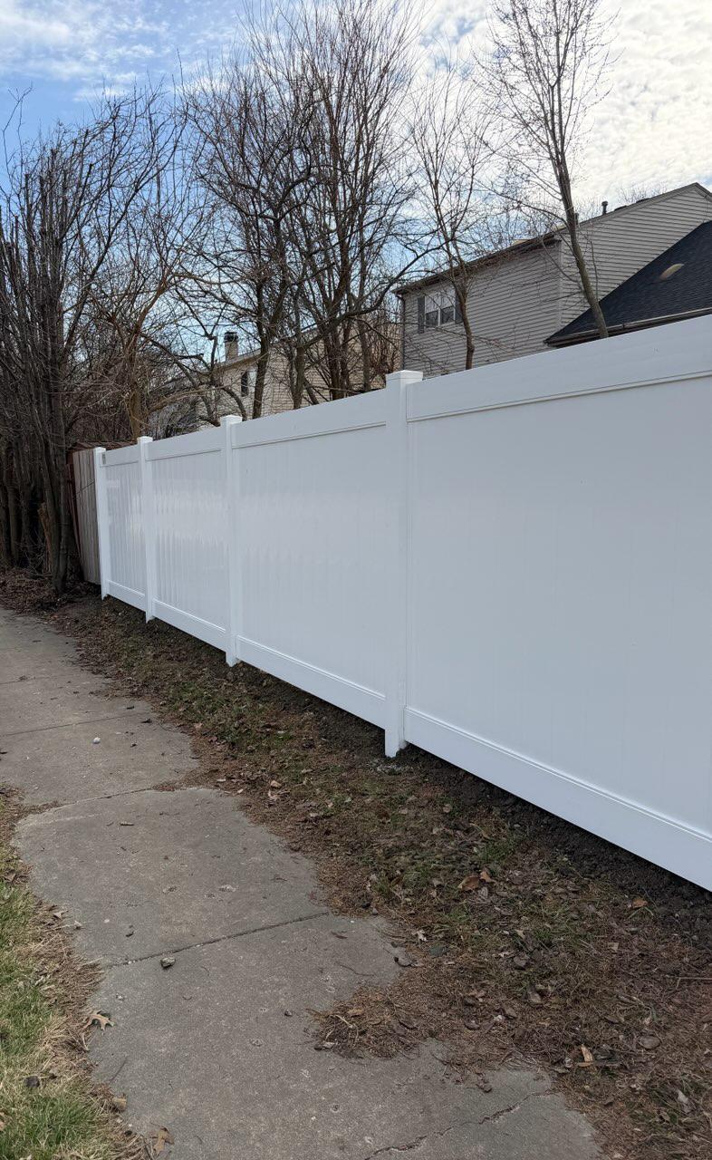 vinyl privacy fence installed by top rail fence
