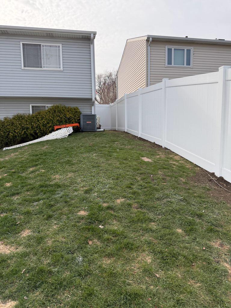 vinyl privacy fence installed by top rail fence