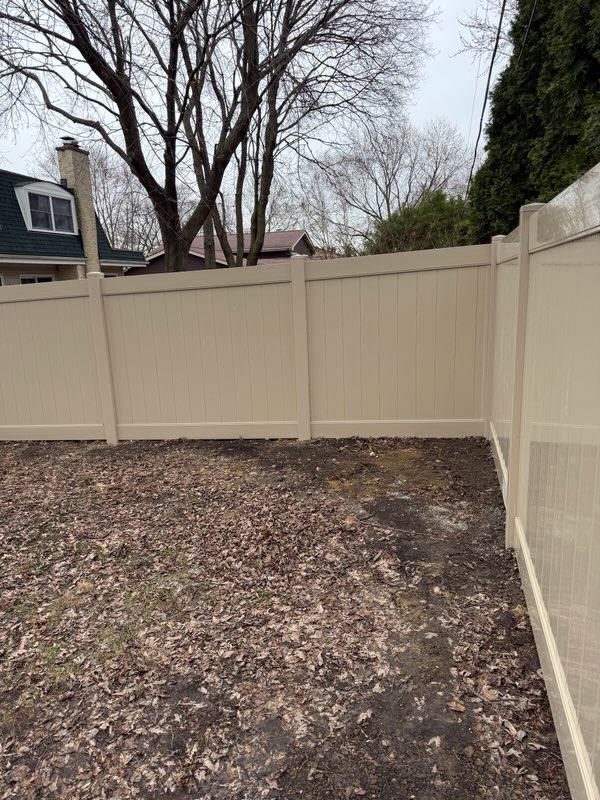 vinyl privacy fence installed by top rail fence