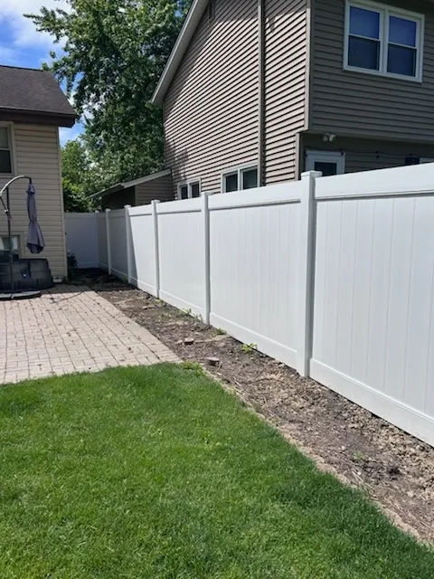 vinyl privacy fence installed by top rail fence