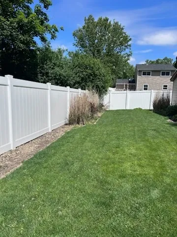 vinyl privacy fence installed by top rail fence