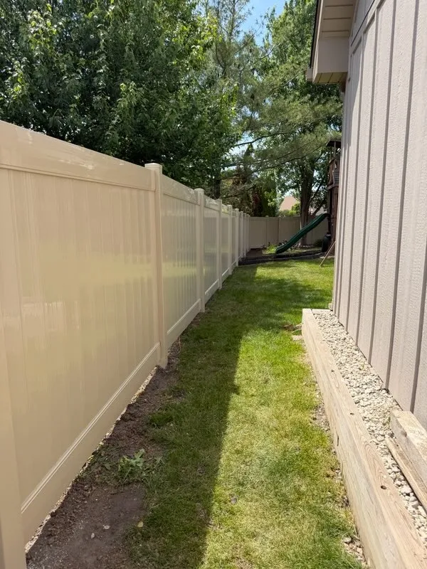 vinyl privacy fence installed by top rail fence