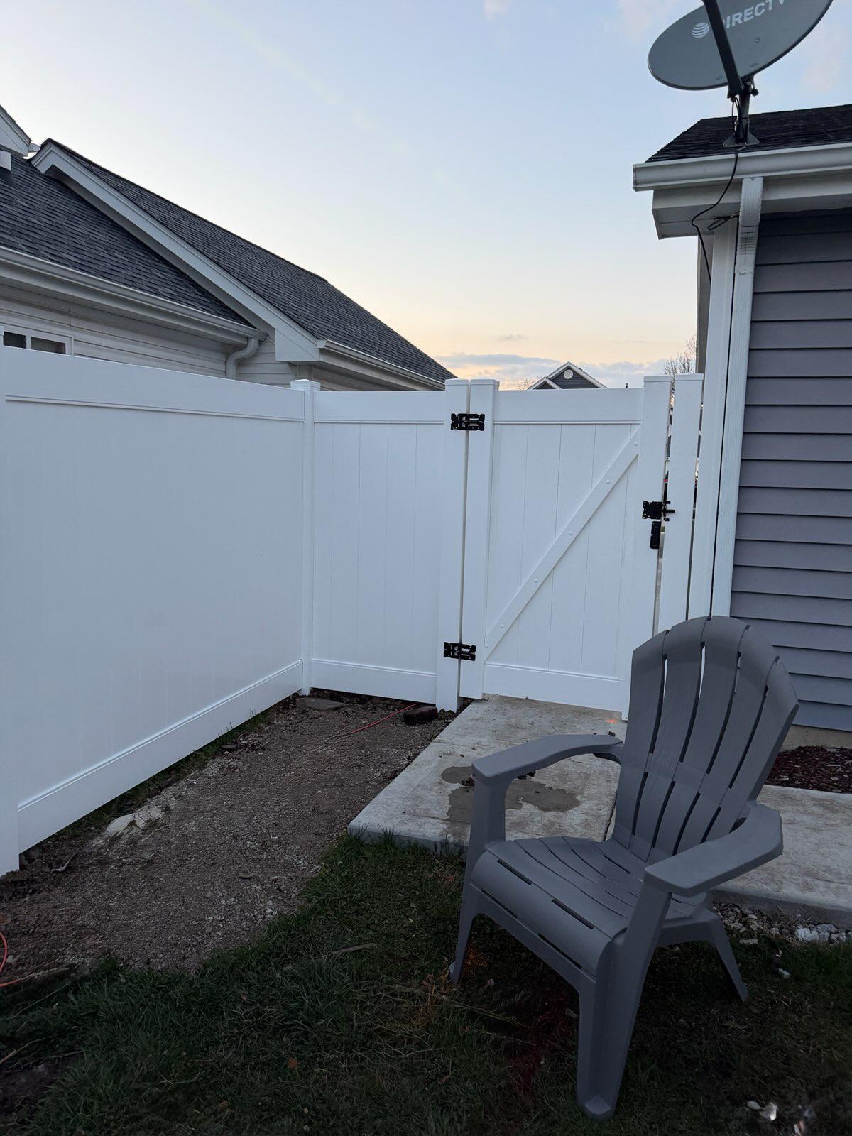 vinyl privacy fence installed by top rail fence