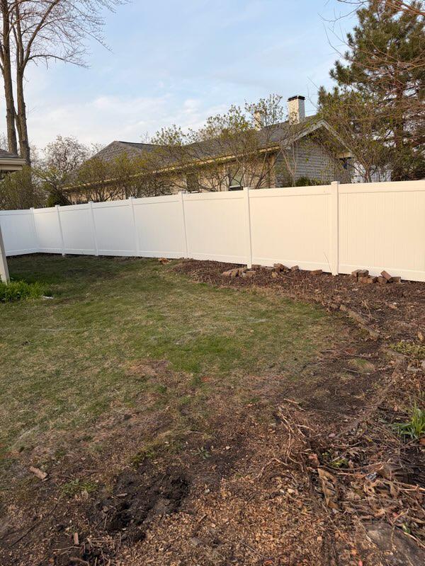 vinyl privacy fence installed by top rail fence