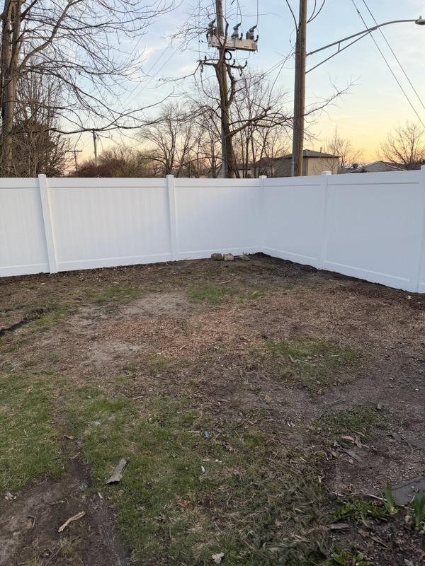 vinyl privacy fence installed by top rail fence