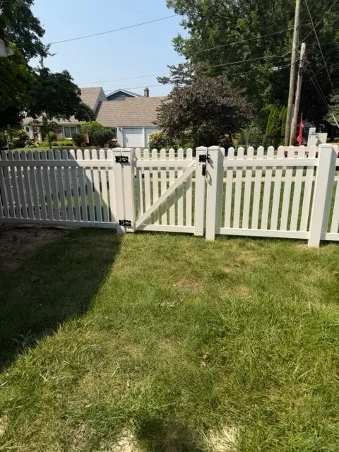 vinyl picket fence installed by top rail fence