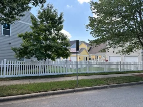 vinyl picket fence installed by top rail fence