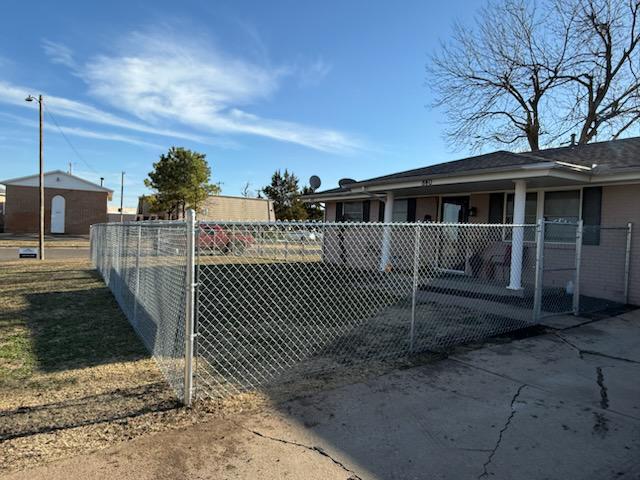 galvanized chain link installed by top rail fence