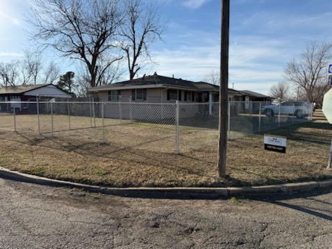 galvanized chain link fence installed by top rail fence