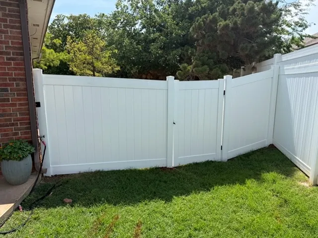 vinyl privacy fence installed by top rail fence