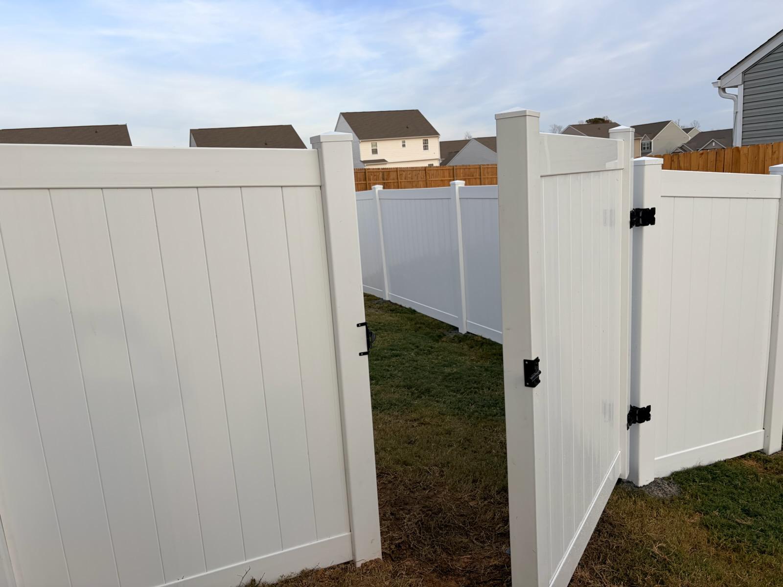 vinyl privacy fence
