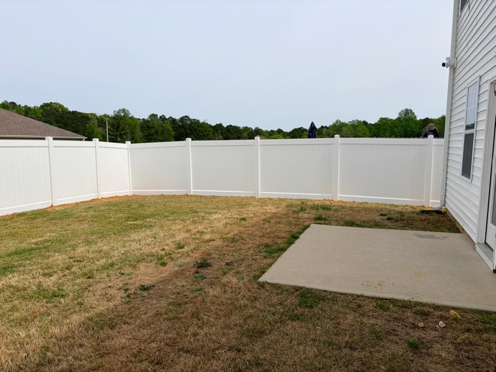 vinyl privacy fence installed by top rail fence