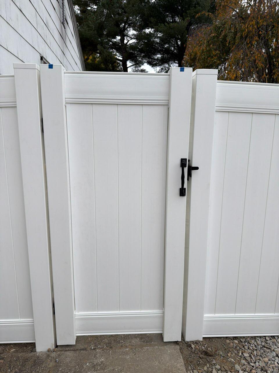 vinyl privacy fence installed by top rail fence