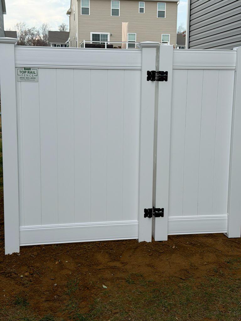 vinyl privacy fence installed by top rail fence