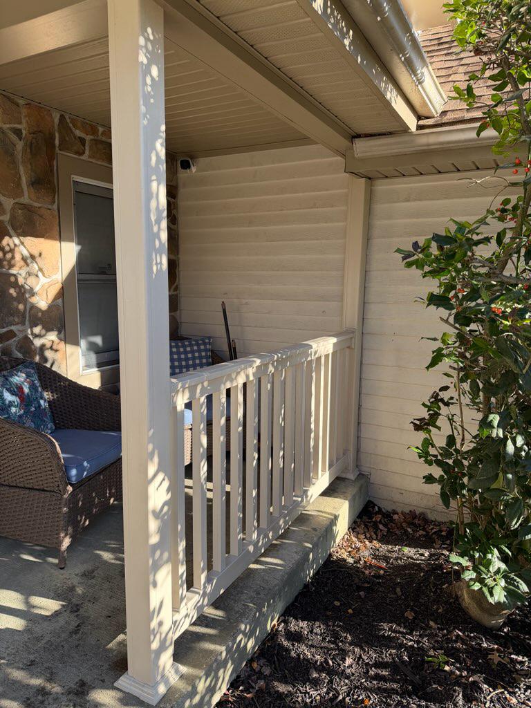 vinyl railing installed by top rail fence