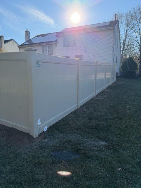 vinyl privacy fence installed by top rail fence