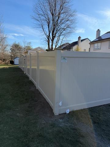 vinyl privacy fence installed by top rail fence