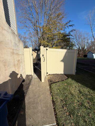 vinyl privacy fence installed by top rail fence