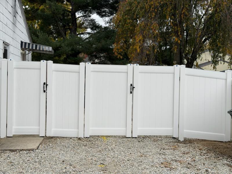 vinyl privacy fence installed by top rail fence