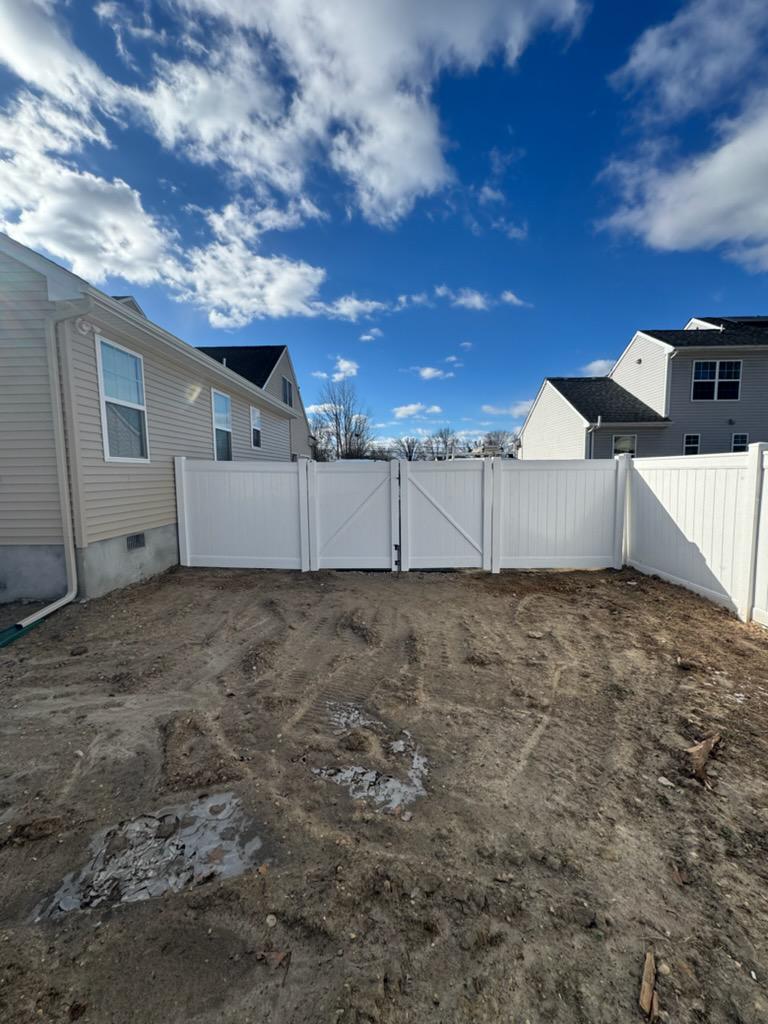 vinyl privacy fence installed by top rail fence