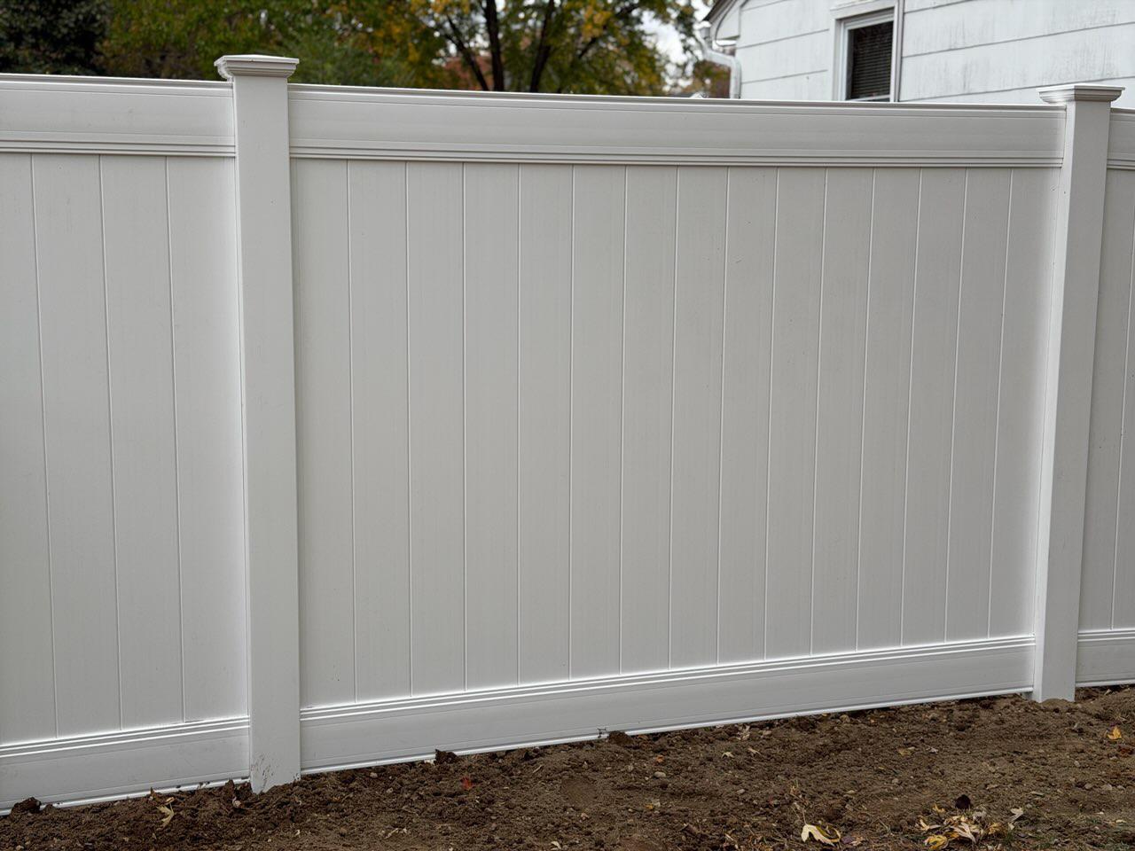 vinyl privacy fence installed by top rail fence