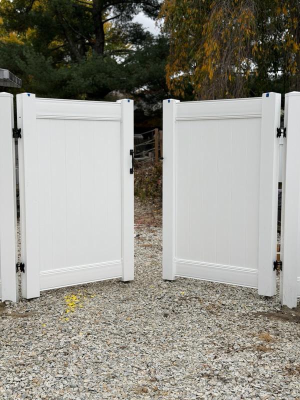 vinyl privacy fence installed by top rail fence