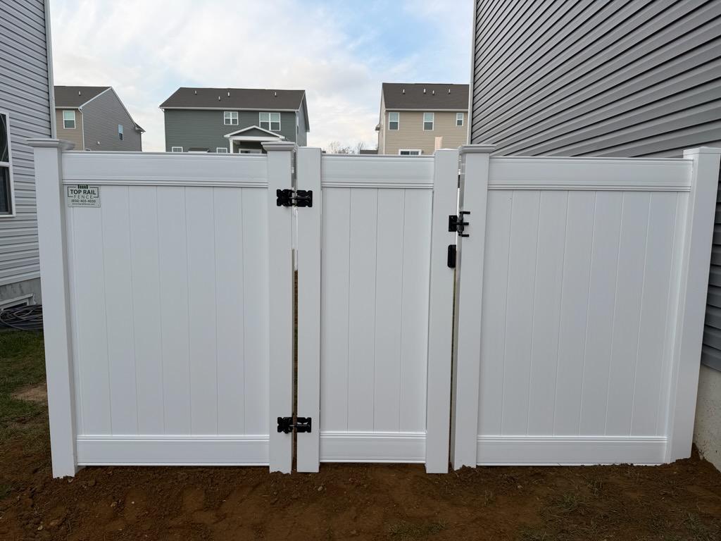 vinyl privacy fence installed by top rail fence