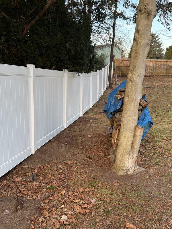 vinyl privacy fence installed by top rail fence