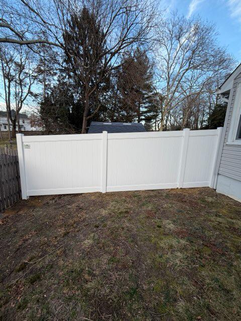 vinyl privacy fence installed by top rail fence