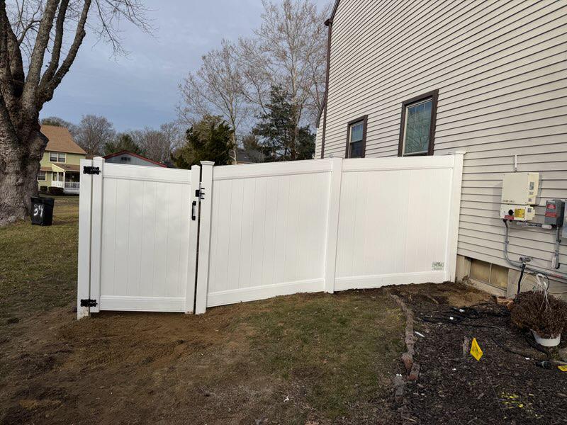 vinyl privacy fence installed by top rail fence