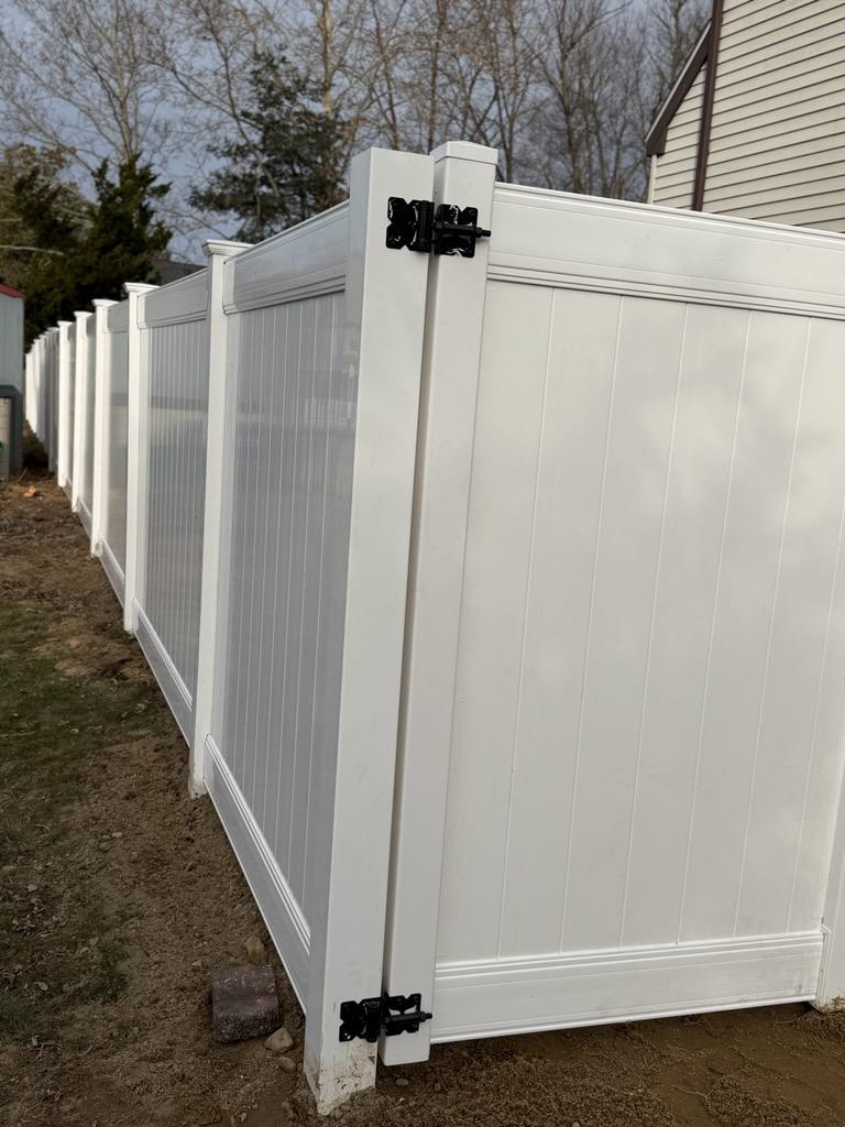 vinyl privacy fence installed by top rail fence