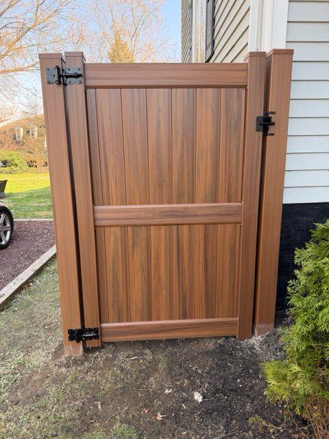 vinyl privacy fence installed by top rail fence