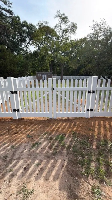 vinyl picket fence installed by top rail fence