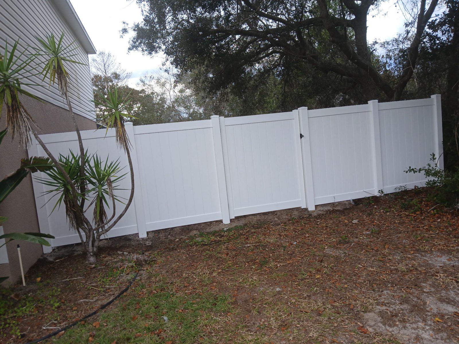  privacy vinyl fence installed by top rail fence