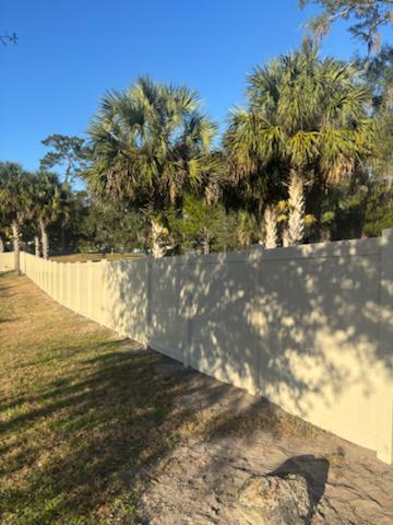  privacy vinyl fence installed by top rail fence