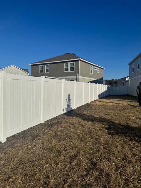  privacy vinyl fence installed by top rail fence