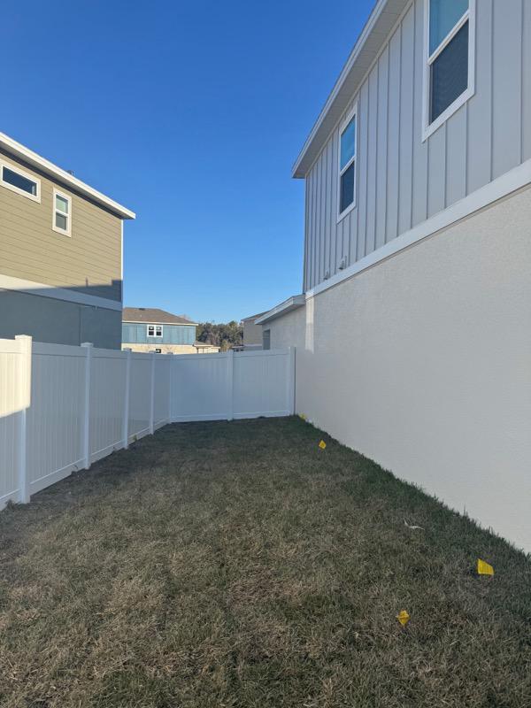  privacy vinyl fence installed by top rail fence