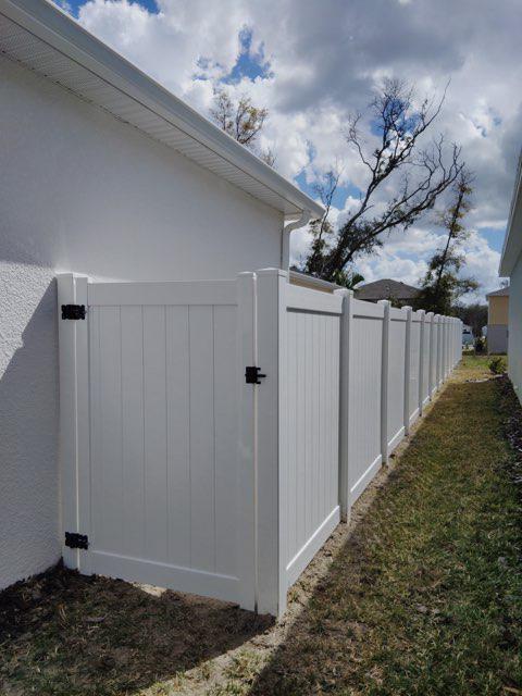 vinyl privacy fence installed by top rail fence