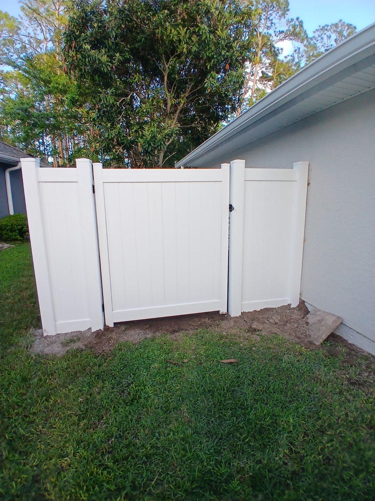 vinyl privacy fence installed by top rail fence