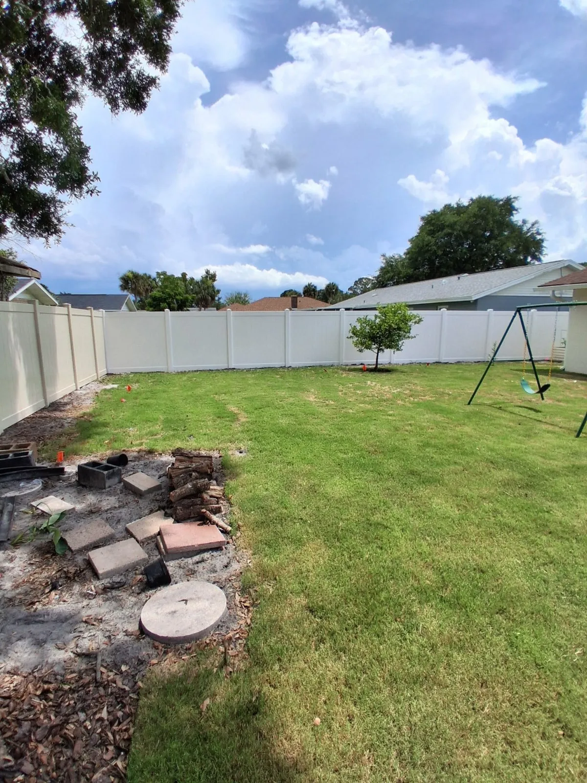 vinyl privacy fence installed by top rail fence