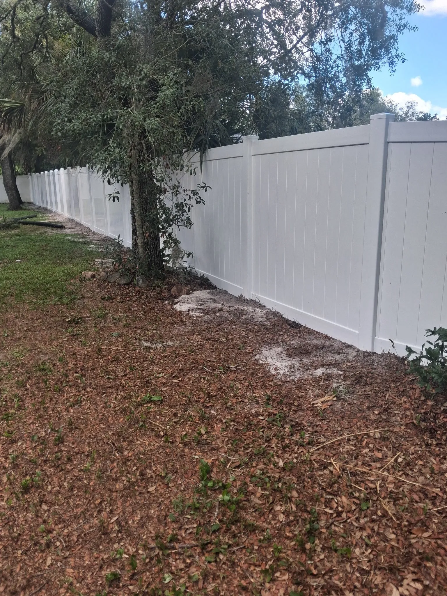 vinyl privacy fence installed by top rail fence