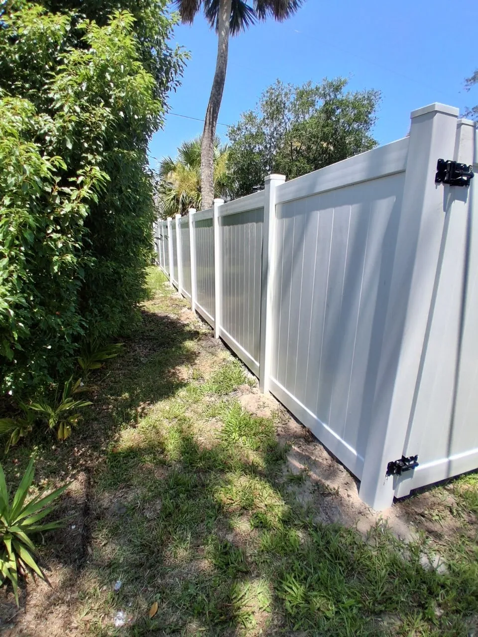 vinyl privacy fence installed by top rail fence