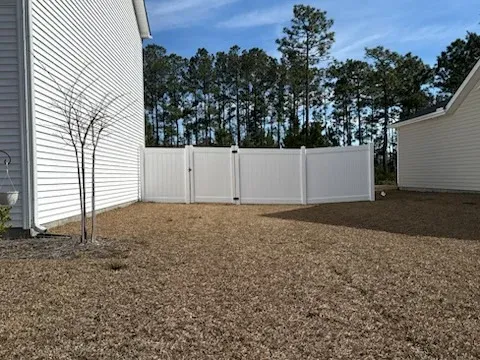 vinyl privacy fence installed by top rail fence