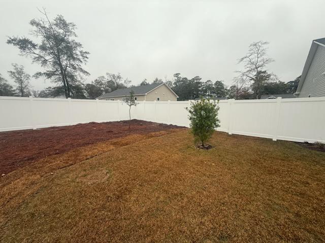 vinyl privacy fence installed by top rail fence
